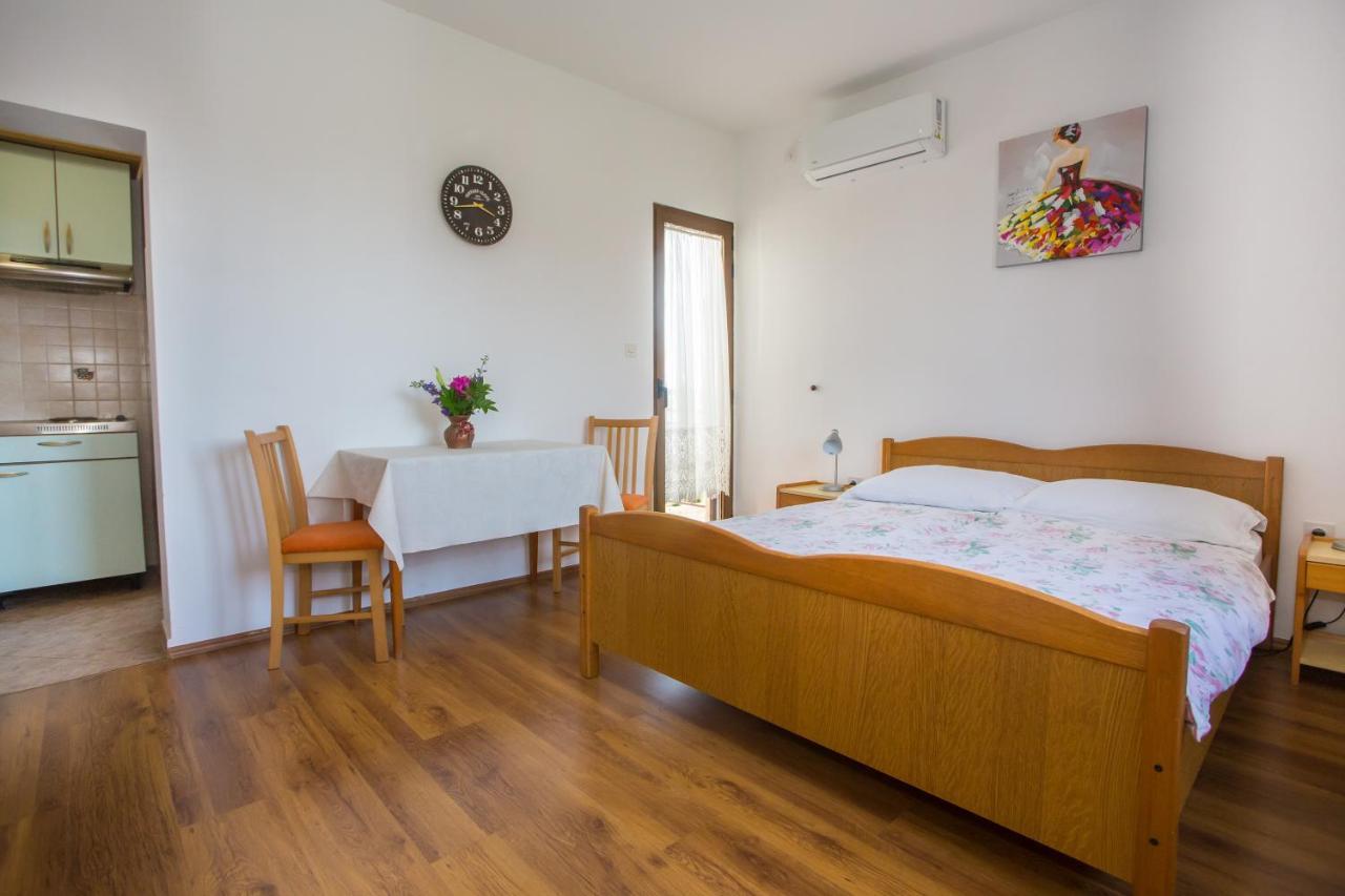 Apartment Anna โปเรช ภายนอก รูปภาพ