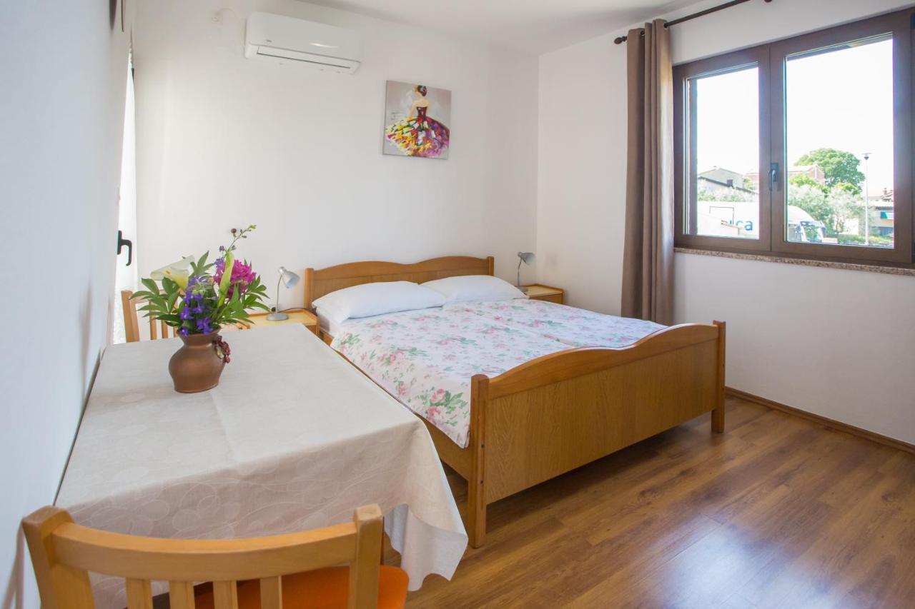 Apartment Anna โปเรช ภายนอก รูปภาพ