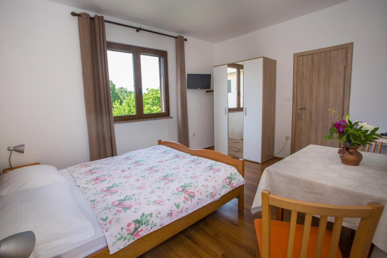 Apartment Anna โปเรช ภายนอก รูปภาพ