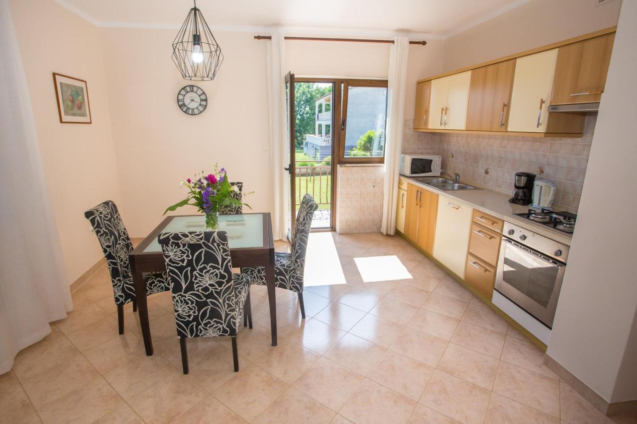 Apartment Anna โปเรช ภายนอก รูปภาพ