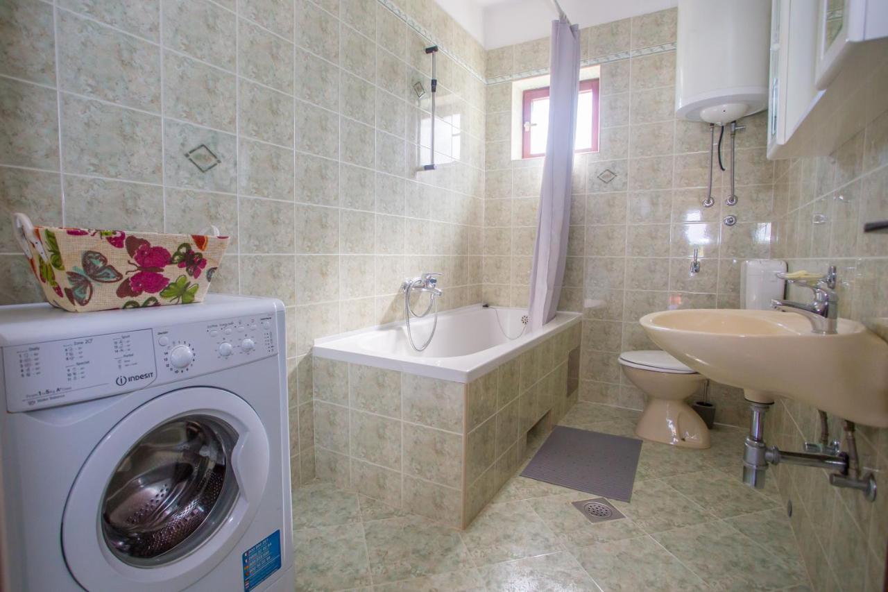 Apartment Anna โปเรช ภายนอก รูปภาพ