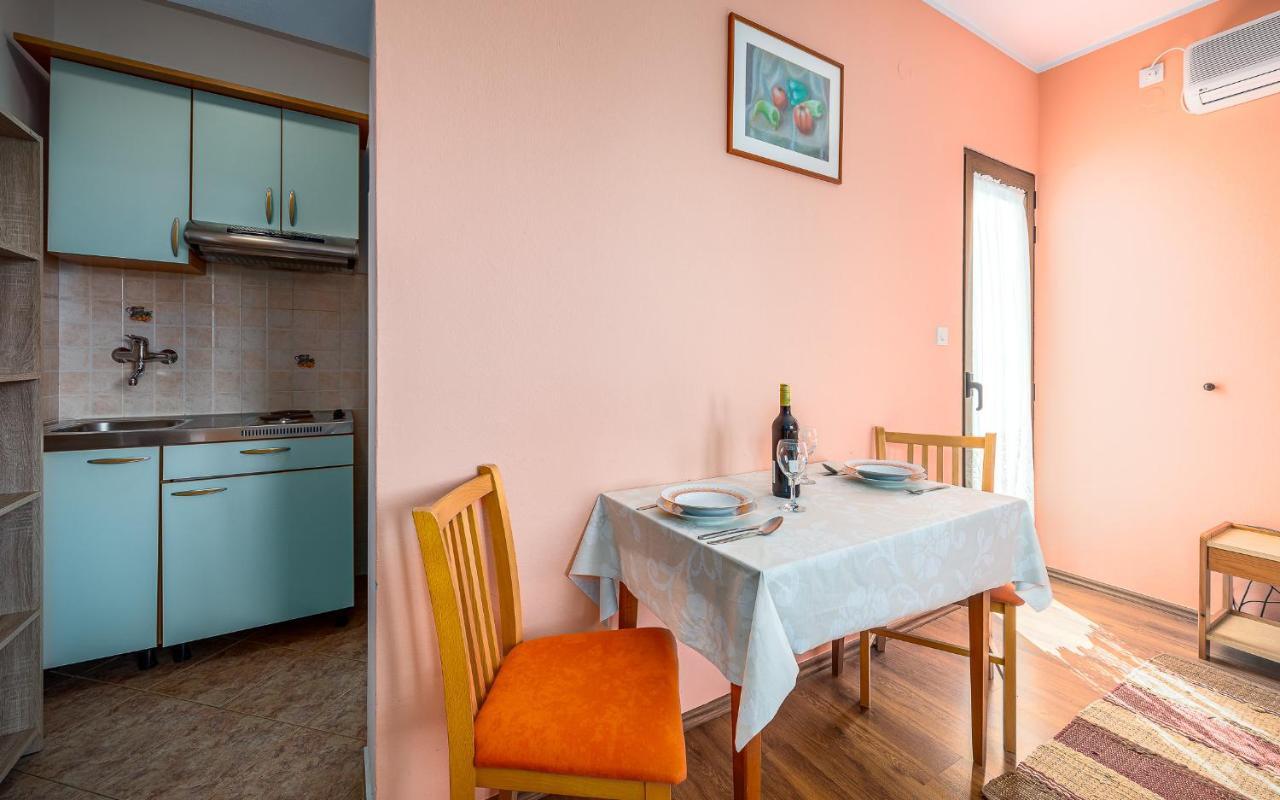 Apartment Anna โปเรช ภายนอก รูปภาพ
